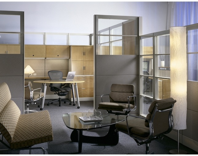 ハーマンミラー(Herman Miller) Eames Soft Pad Group Management Chair グライズの写真