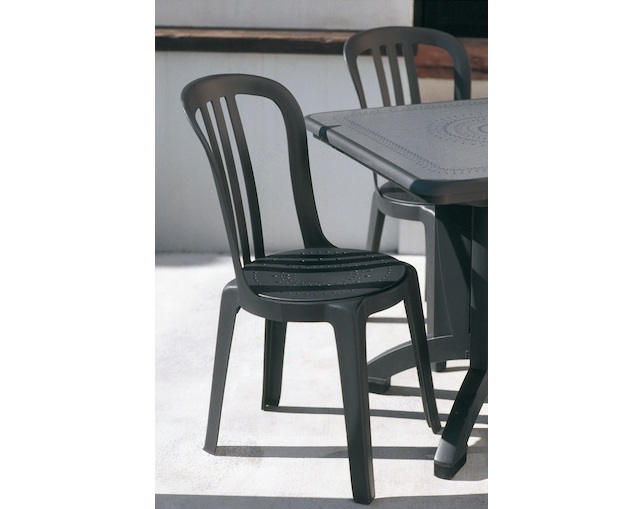 ゴーフィレックス(Grosfillex) Colombo X Chairの写真