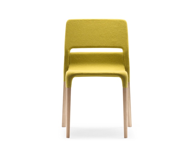 アルキ(ALKI) Chair in oak - back and seat in fabricのメイン写真