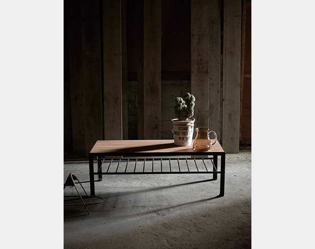 インダストリアルデザイン(INDUSTRIAL DESIGN) CHESTER living table 120の写真