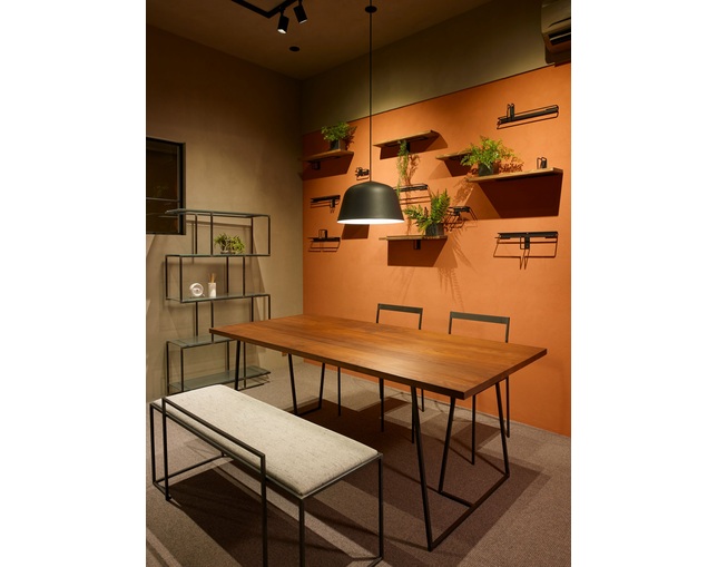 クロテツ SUMI DINING TABLEの写真