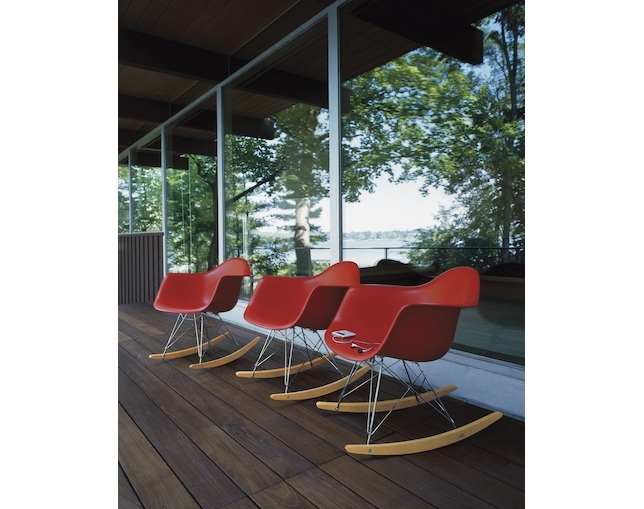 ハーマンミラー(Herman Miller) Eames Shell Chair Armchair ロッカーベースの写真