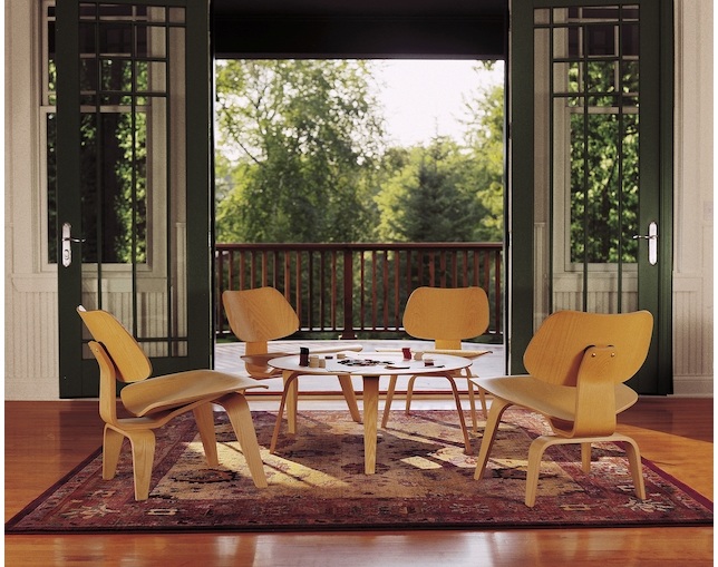 ハーマンミラー(Herman Miller) Eames Molded Plywood Lounge Chair ウッドレッグの写真