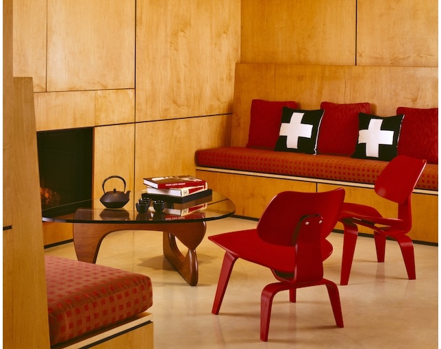ハーマンミラー(Herman Miller) Eames Molded Plywood Lounge Chair ウッドレッグの写真