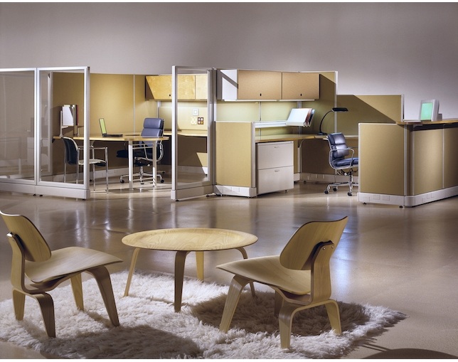 ハーマンミラー(Herman Miller) Eames Molded Plywood Lounge Chair ウッドレッグの写真