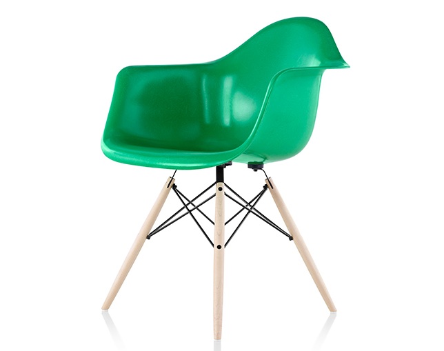ハーマンミラー(Herman Miller) Eames Molded Fiberglass Armchair Dowel Baseの写真