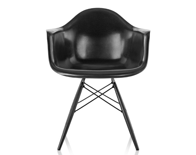 ハーマンミラー(Herman Miller) Eames Molded Fiberglass Armchair Dowel Baseの写真