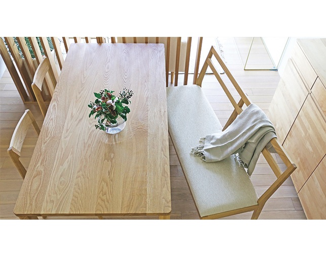 高野木工(TAKANO MOKKOU/タカノ モッコウ) 木製ダイニングテーブルの写真