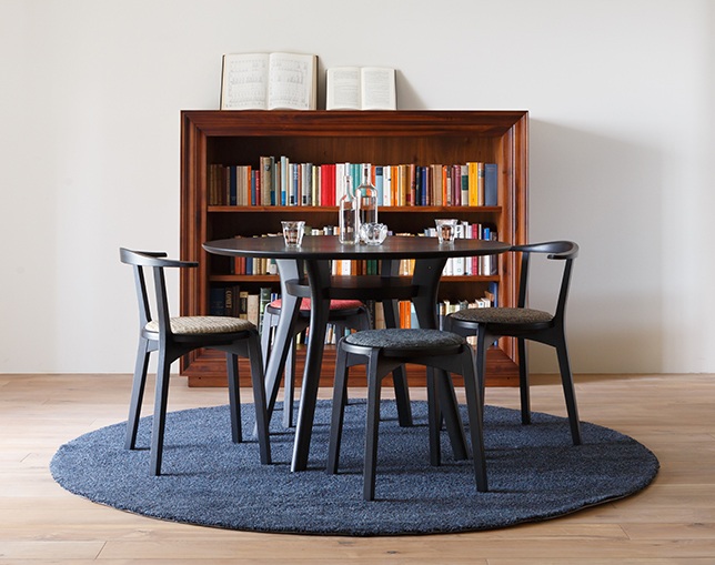 ヒラシマ(HIRASHIMA) Circle Dining Tableの写真