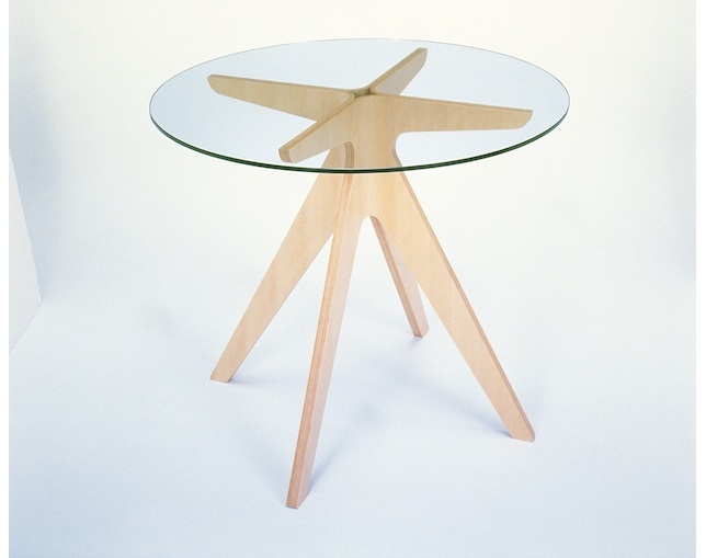 E&Y(イーアンドワイ) PEGASUS ROUND TABLEの写真