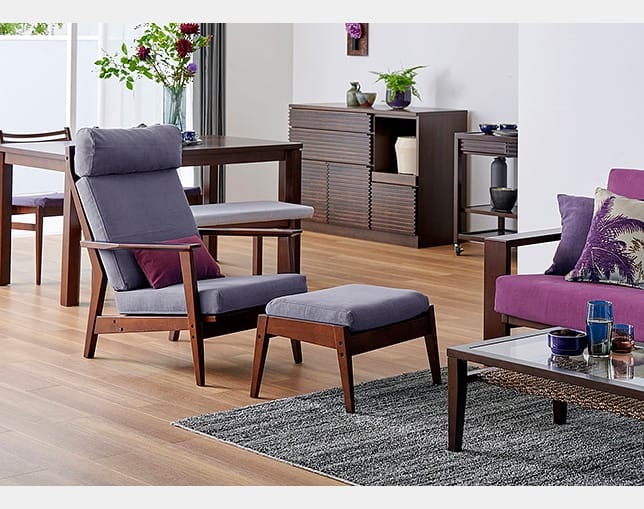a.flat(エーフラット) Wood lounge chair ottomanの写真