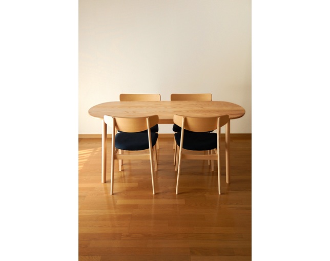 KENRIKI / ケンリキ Oval Dining Tableの写真