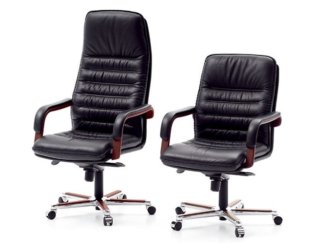 BERG Furniture(ベルグファニチャー) BERG 89-11 手縫いステッチ チェア、ローバックの写真