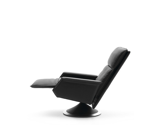 BERG Furniture(ベルグファニチャー) BERG ATO Motor chair CHAIR(小) コード式電動リクライニングチェアの写真