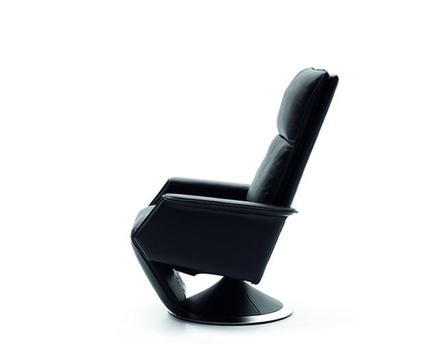 BERG Furniture(ベルグファニチャー) BERG ATO Motor chair CHAIR(小) コード式電動リクライニングチェアの写真