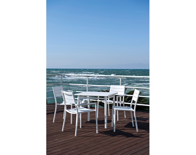 マイオリ(MAIORI) NC sidechair in aluminumの写真