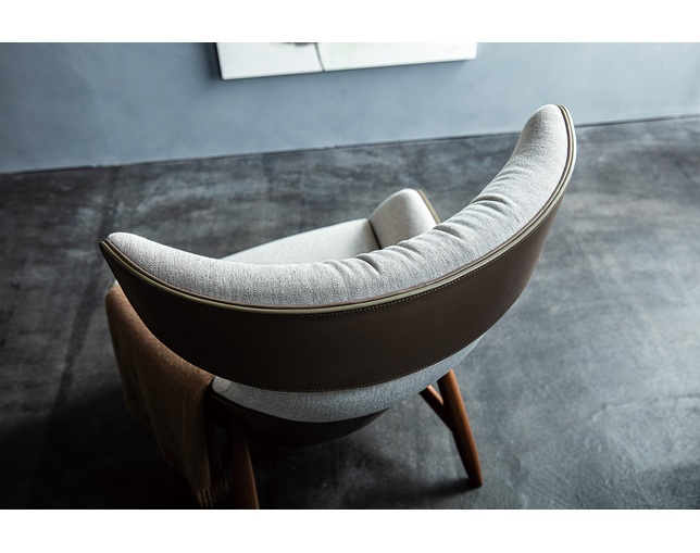 リッツウェル(Ritzwell) BEATRIX high-back easy chair (M)の写真