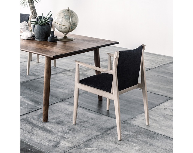 リッツウェル(Ritzwell) CLAUDE chairの写真