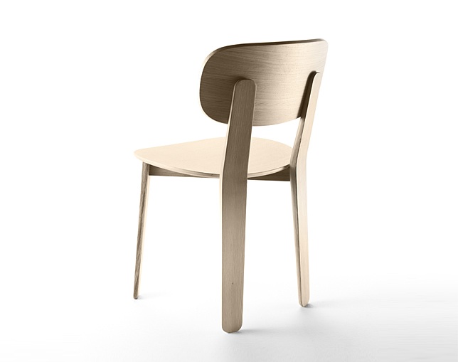 アルキ(ALKI) Triku Chair in oak - seat and back in oak / fabric / leatherの写真