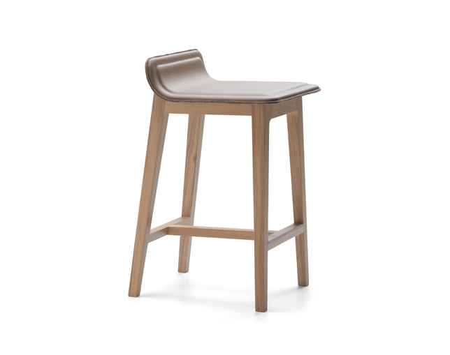 アルキ(ALKI) Low back stool - seat in fabric / leatherの写真