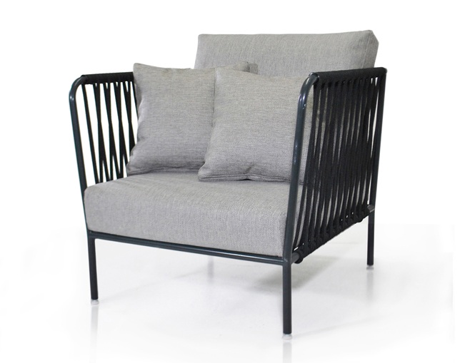 EXPORMIM(エクスポルミン) Hand-woven armchair 'Nido' steel frameの写真