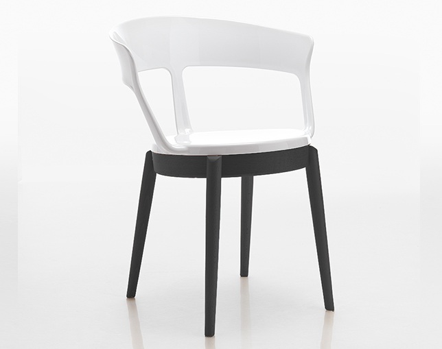 ソフトライン(SOFTLINE) LUNA.P stacking armchairの写真