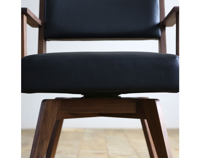 クラッシュプロジェクト(CRUSH CRASH PROJECT) カインII チェアの写真