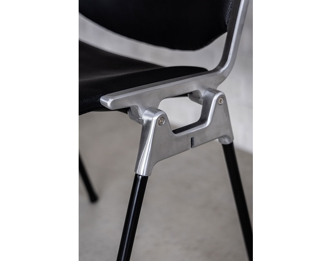 クラッシュプロジェクト(CRUSH CRASH PROJECT) カステル チェアの写真