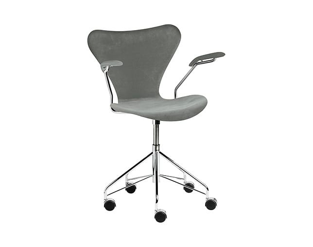 フリッツハンセン(Fritz Hansen) SERIES 7 SWIVEL ARMCHAIR (キャスター付回転ベース、フルパディング)の写真