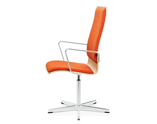 フリッツハンセン(Fritz Hansen) OXFORD ARMCHAIR(medium back、FRONT UPHOLSTERY)の写真