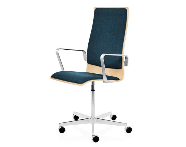 フリッツハンセン(Fritz Hansen) OXFORD ARMCHAIR WHEELS(medium back、FRONT UPHOLSTERY)の写真