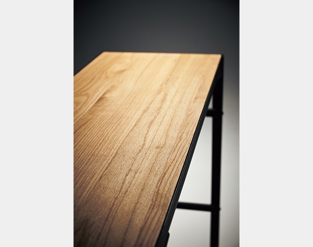 インダストリアルデザイン(INDUSTRIAL DESIGN) CHESTER counter tableの写真