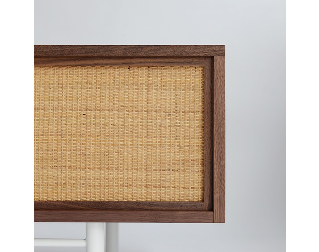 グリニッチ(greeniche) AV Board 2020 (walnut/スチール脚)の写真
