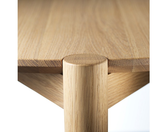 FDB MOBLER(エフディービー・モブラー) D102 Mini Table (φ550) Naturalの写真