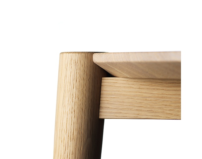 FDB MOBLER(エフディービー・モブラー) D102 Mini Table (φ550) Naturalの写真