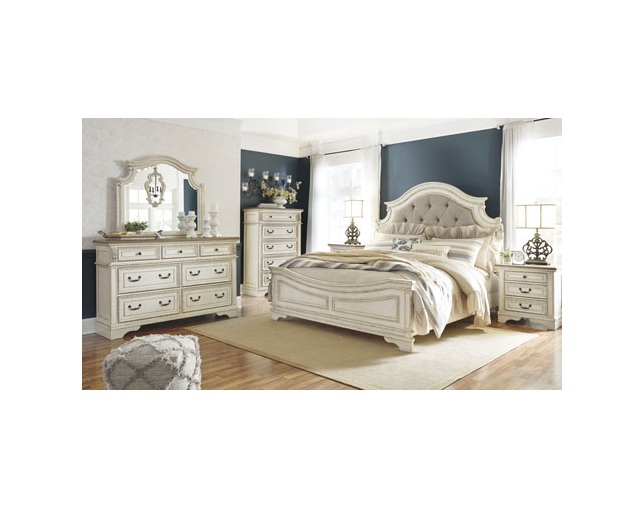 Ashley Furniture HomeStore(アシュレイ ファニチャー ホームストア) Realyn Bed Frame With Wood Foumdationの写真