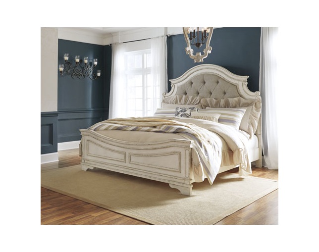 Ashley Furniture HomeStore(アシュレイ ファニチャー ホームストア) Realyn Bed Frame With Wood Foumdationの写真