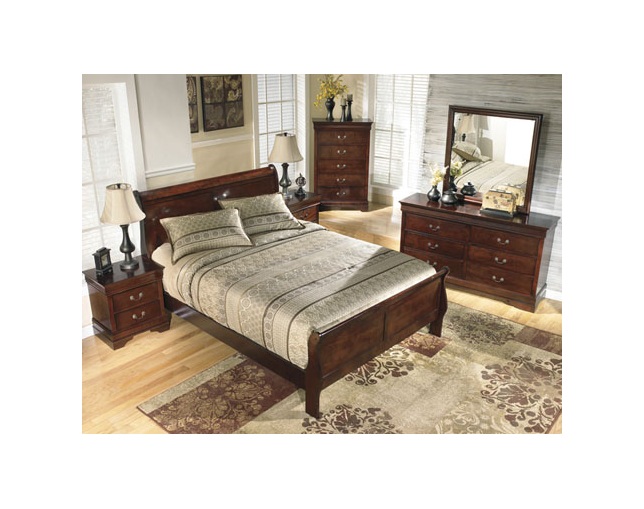 Ashley Furniture HomeStore(アシュレイ ファニチャー ホームストア) Alisdair Bed Frame With Wood Foundationの写真