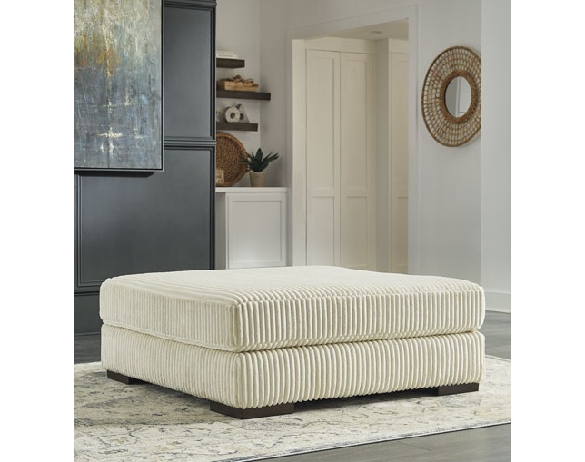Ashley Furniture HomeStore(アシュレイ ファニチャー ホームストア) Lindyn Oversized Accent Ottoman(2110421)の写真