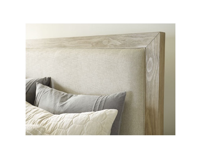 Ashley Furniture HomeStore(アシュレイ ファニチャー ホームストア) Hennington Bed Frame With Wood Foundation(B756B2,4)の写真