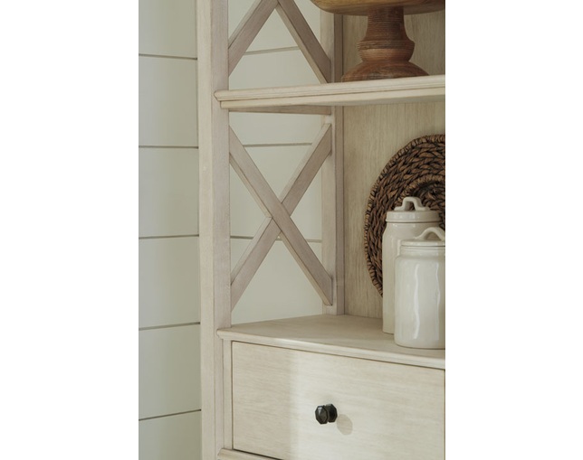 Ashley Furniture HomeStore(アシュレイ ファニチャー ホームストア) Bolanburg Display Cabinet(D647-76)の写真