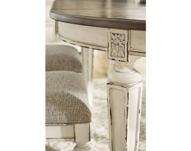 Ashley Furniture HomeStore(アシュレイ ファニチャー ホームストア) Realyn Dining Table(D743-35)の写真