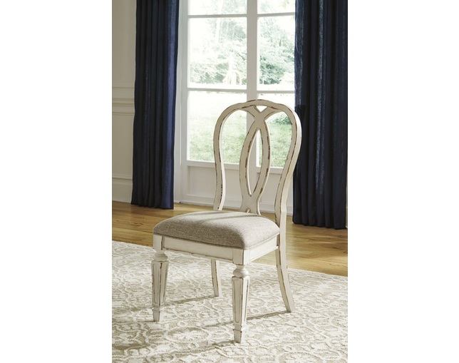 Ashley Furniture HomeStore(アシュレイ ファニチャー ホームストア) Realyn Dining Room Chair(D743-02)の写真