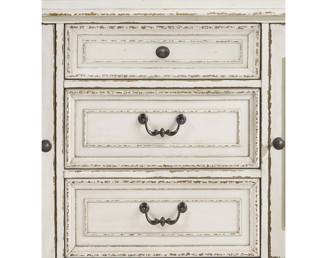 Ashley Furniture HomeStore(アシュレイ ファニチャー ホームストア) Realyn Dining Room Server(D743-60)の写真