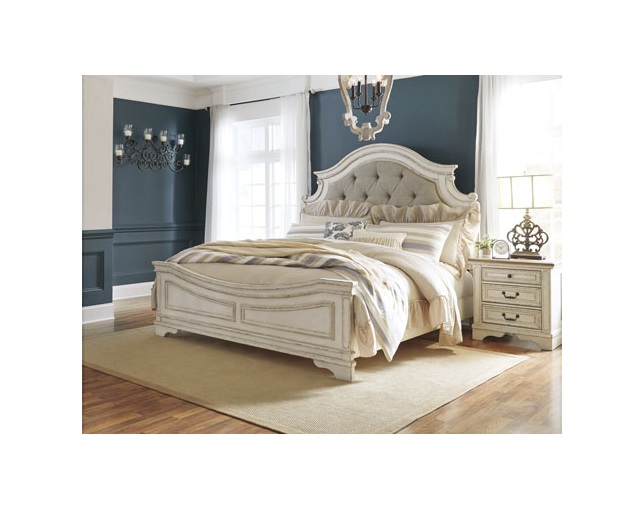 Ashley Furniture HomeStore(アシュレイ ファニチャー ホームストア) Realyn Bed Frame With Fonudation(B743B2,6)の写真