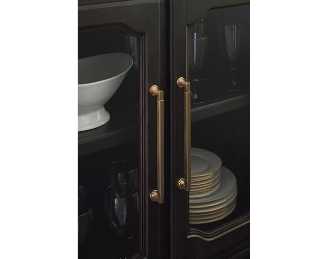 Ashley Furniture HomeStore(アシュレイ ファニチャー ホームストア) Welltern Dining Server(D971-60)の写真
