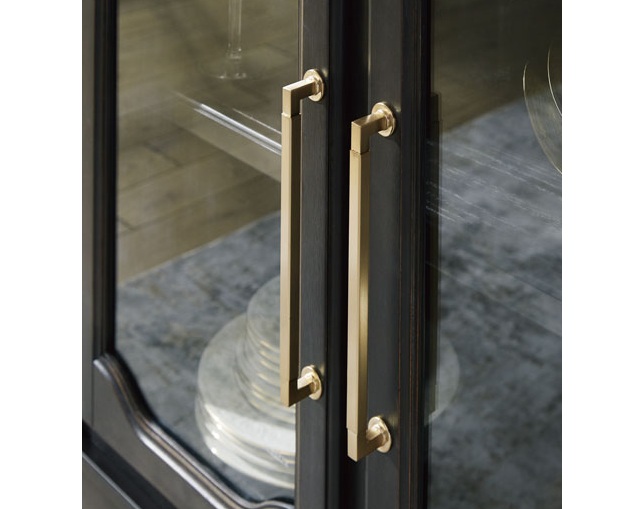 Ashley Furniture HomeStore(アシュレイ ファニチャー ホームストア) Welltern Dining Server(D971-60)の写真