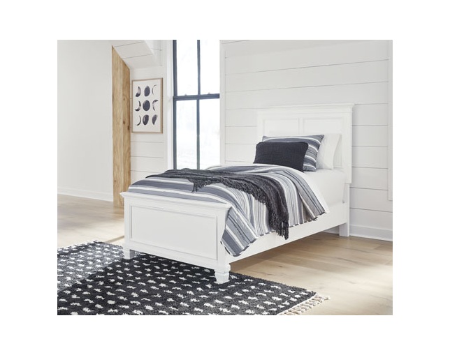 Ashley Furniture HomeStore(アシュレイ ファニチャー ホームストア) Fortman Bed Frame With Wood Foundation(B680B6,8)の写真