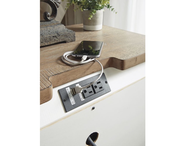 Ashley Furniture HomeStore(アシュレイ ファニチャー ホームストア) Realyn Nightstand(B743-93)の写真