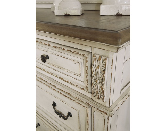 Ashley Furniture HomeStore(アシュレイ ファニチャー ホームストア) Realyn Dresser(B743-31)の写真
